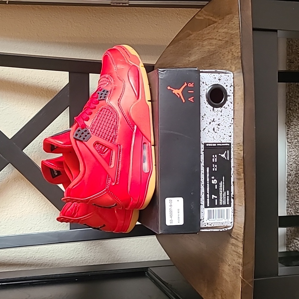 Air Jordan 4 Retro Fire Red Women's Singles Day